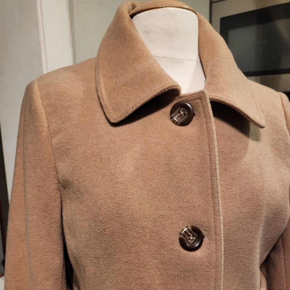 Tan jacket/Caot